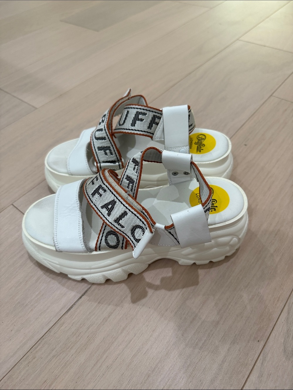 Buffalo David Bitton White Logo Platform Sandals Women’s EU 39 US 9